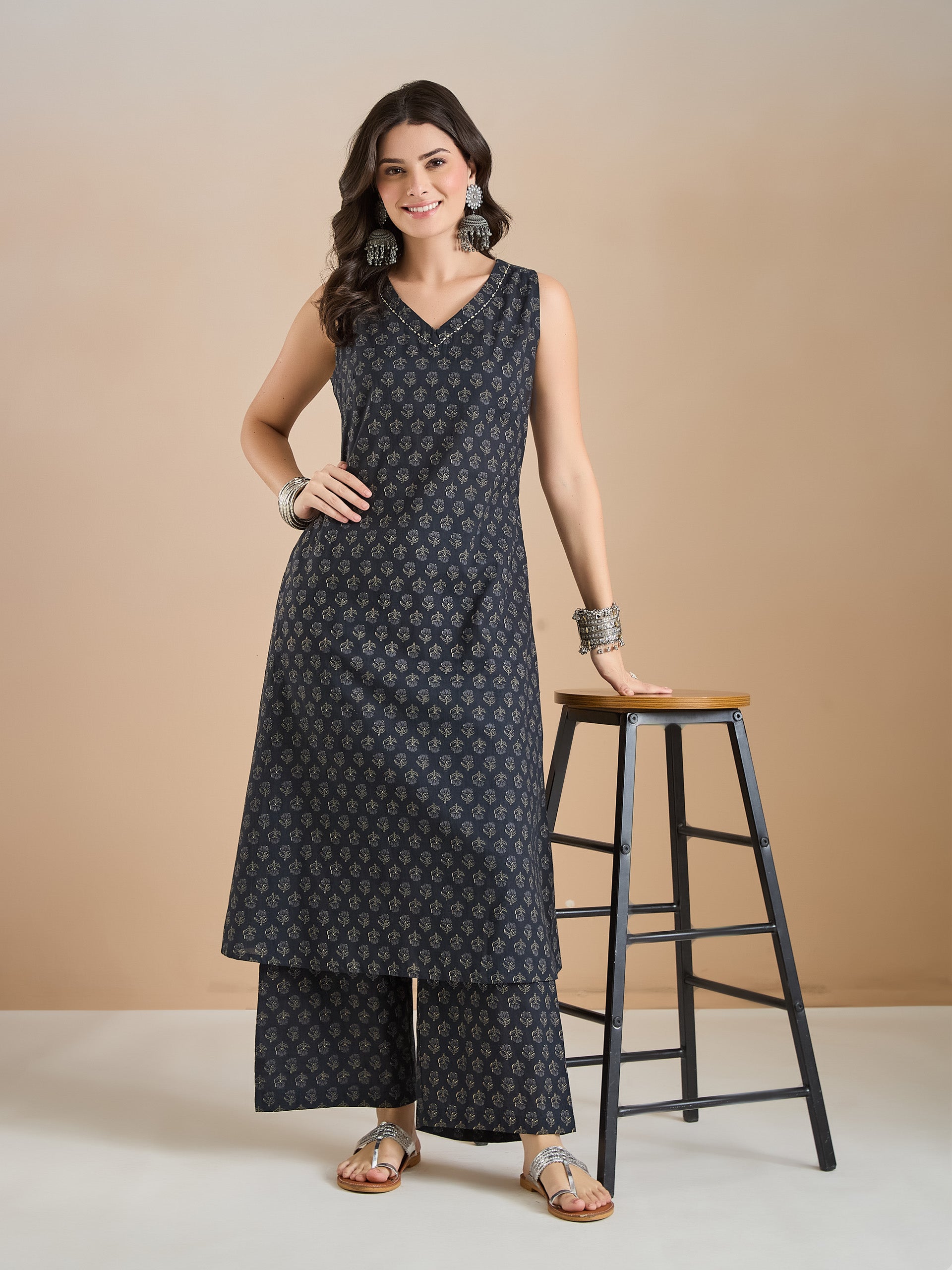 Women Floral Printed Pure Cotton A-line Black Kurta With Palazzos