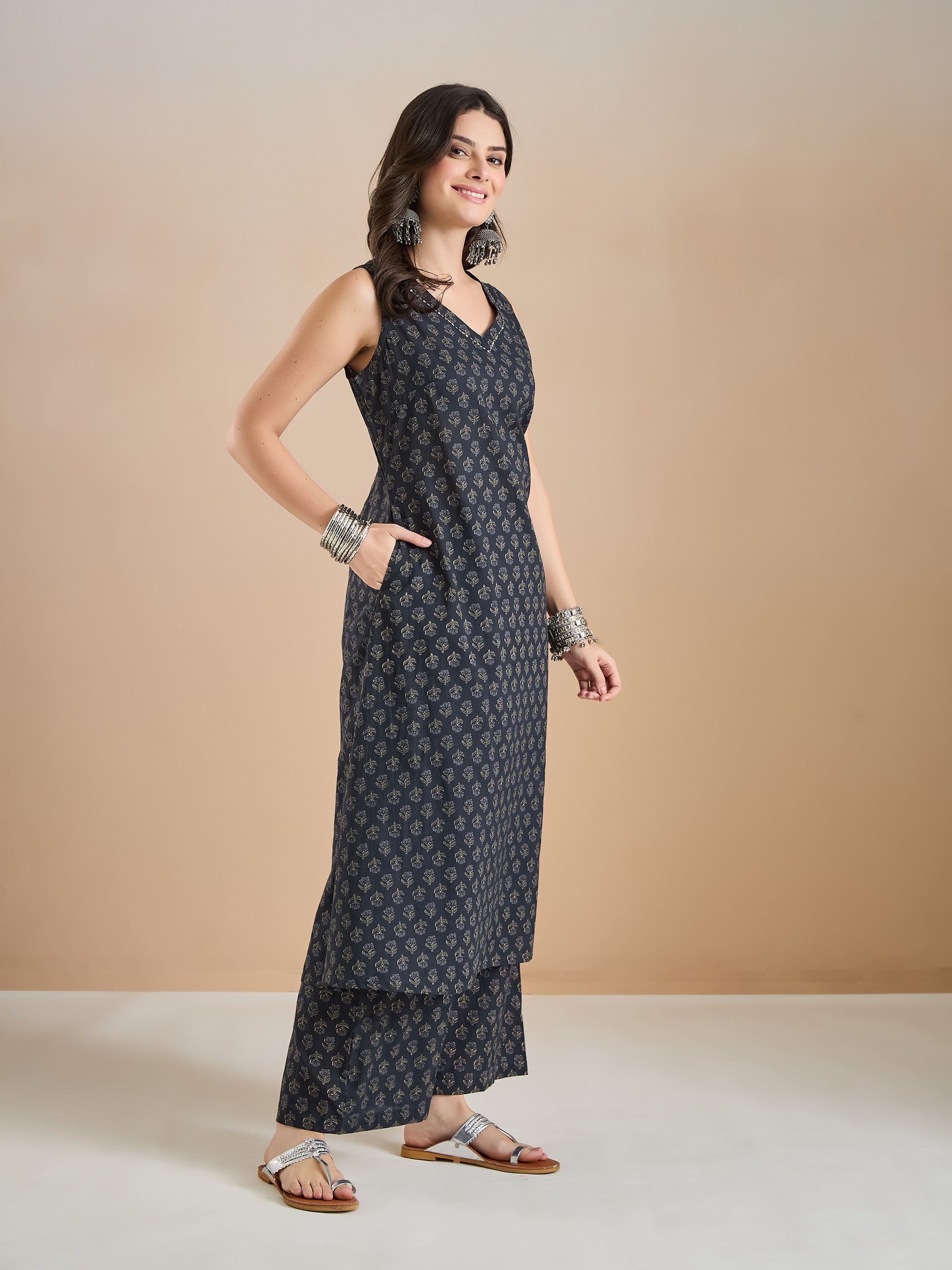 Women Floral Printed Pure Cotton A-line Black Kurta With Palazzos