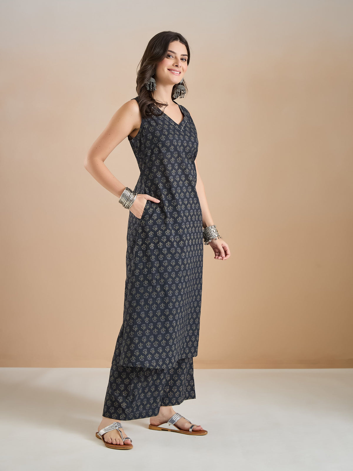 Women Floral Printed Pure Cotton A-line Black Kurta With Palazzos