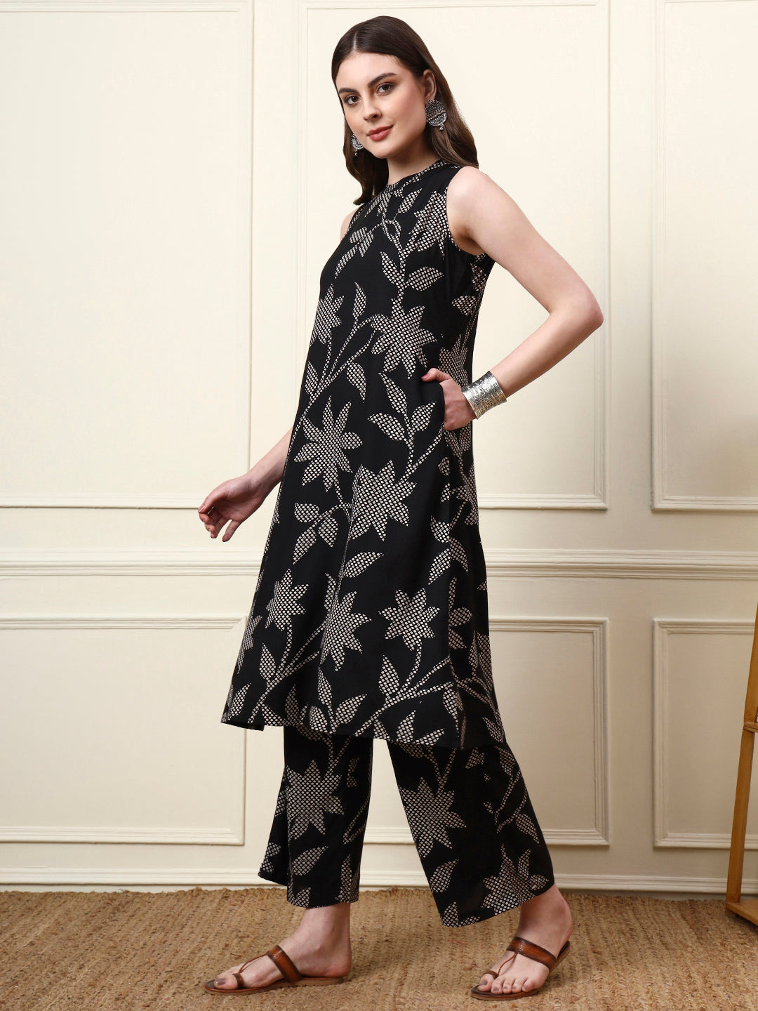 Divena Black Boat Neck Sleeveless Rayon Co-ord Sets