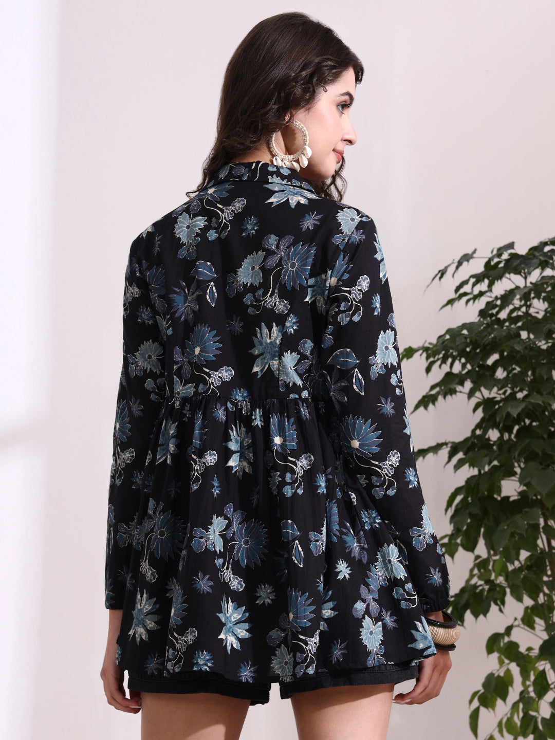 Black Lepal Coller Peplum Top