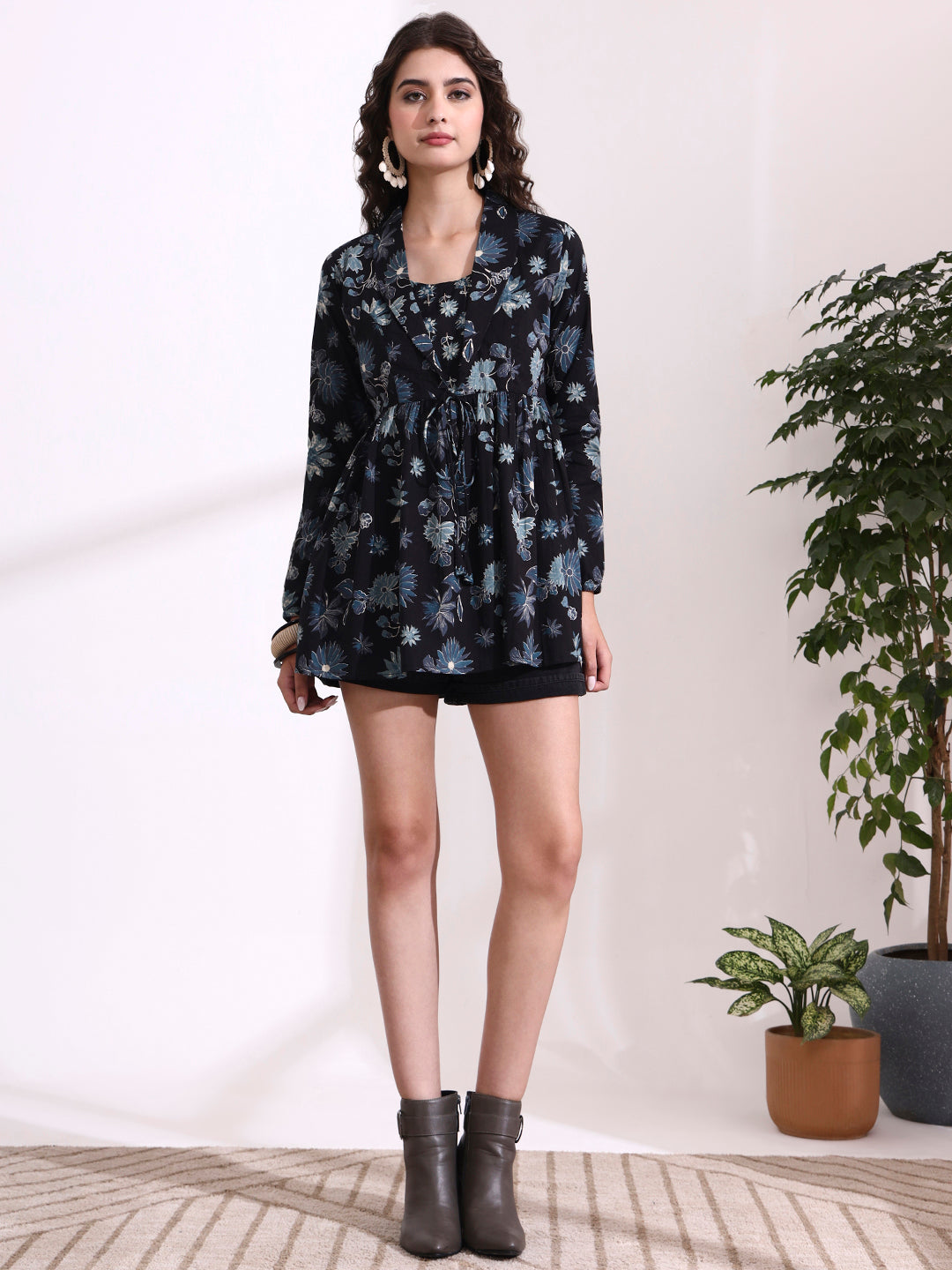 Black Lepal Coller Peplum Top