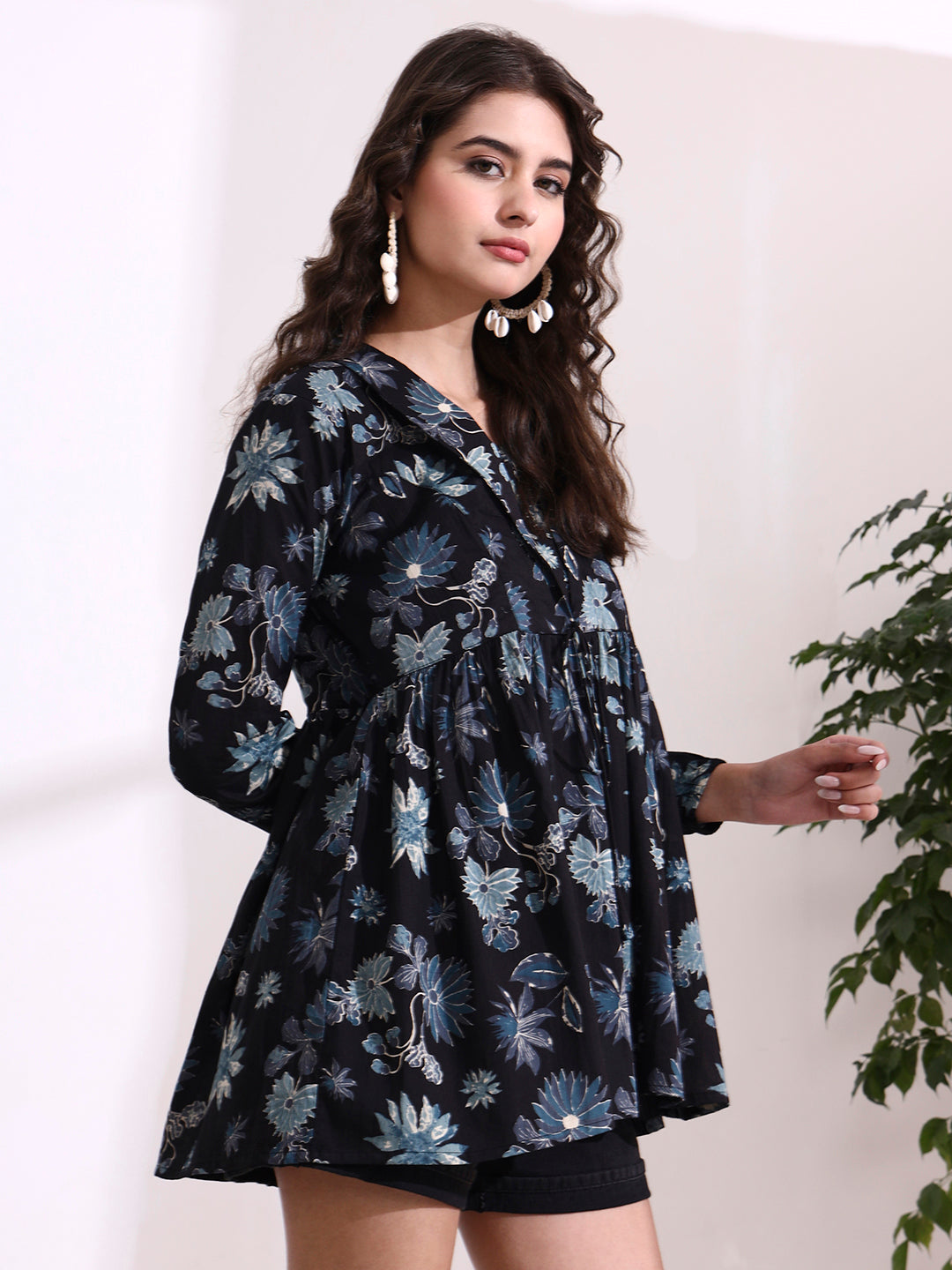 Black Lepal Coller Peplum Top