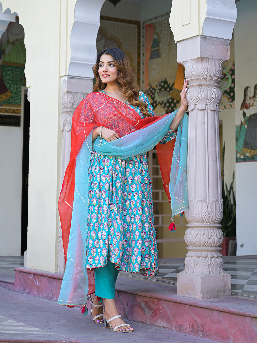 Turquoise blue Floral Muslin Printed Kurta Pand with Dupatta