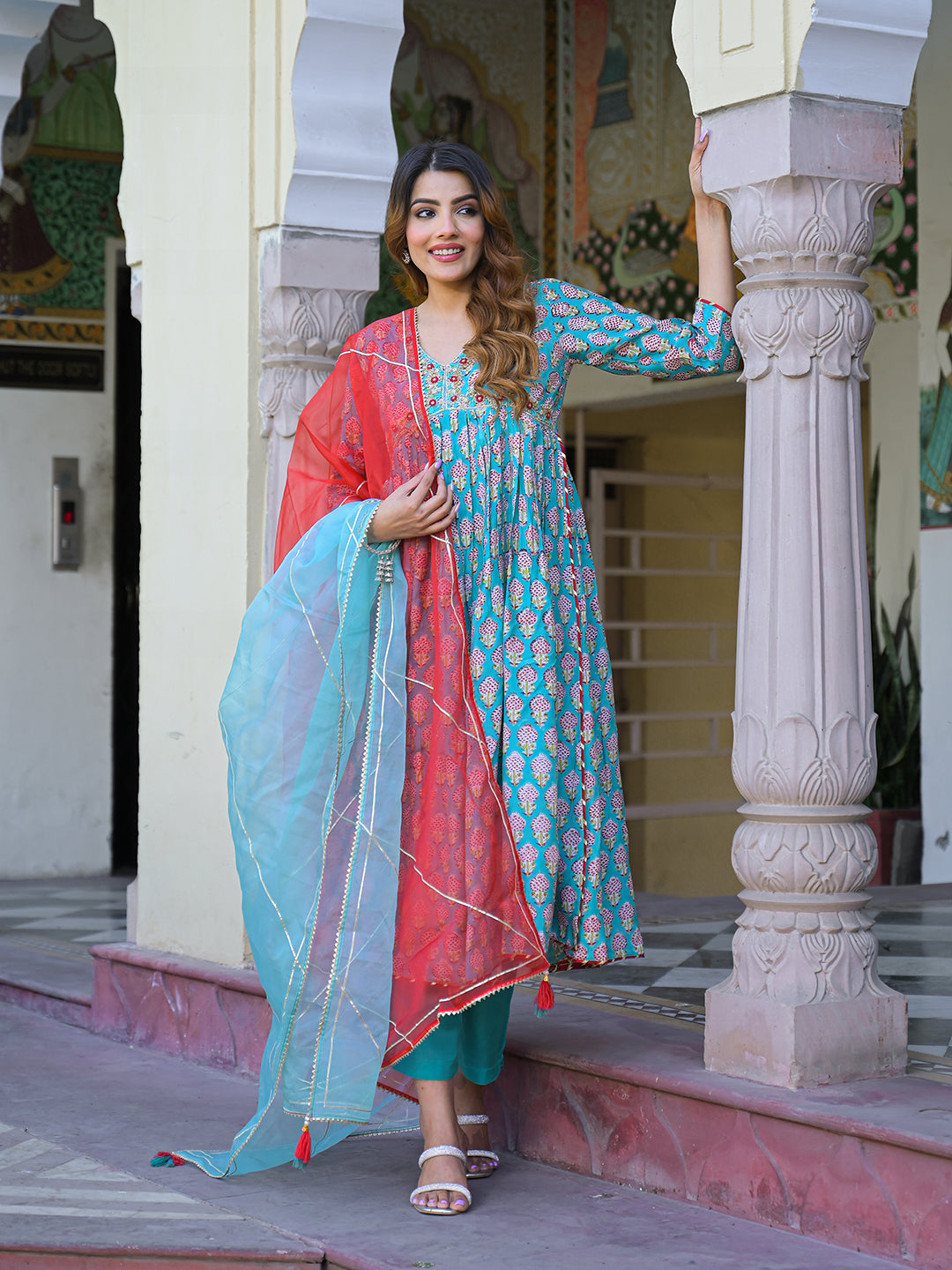 Turquoise blue Floral Muslin Printed Kurta Pand with Dupatta