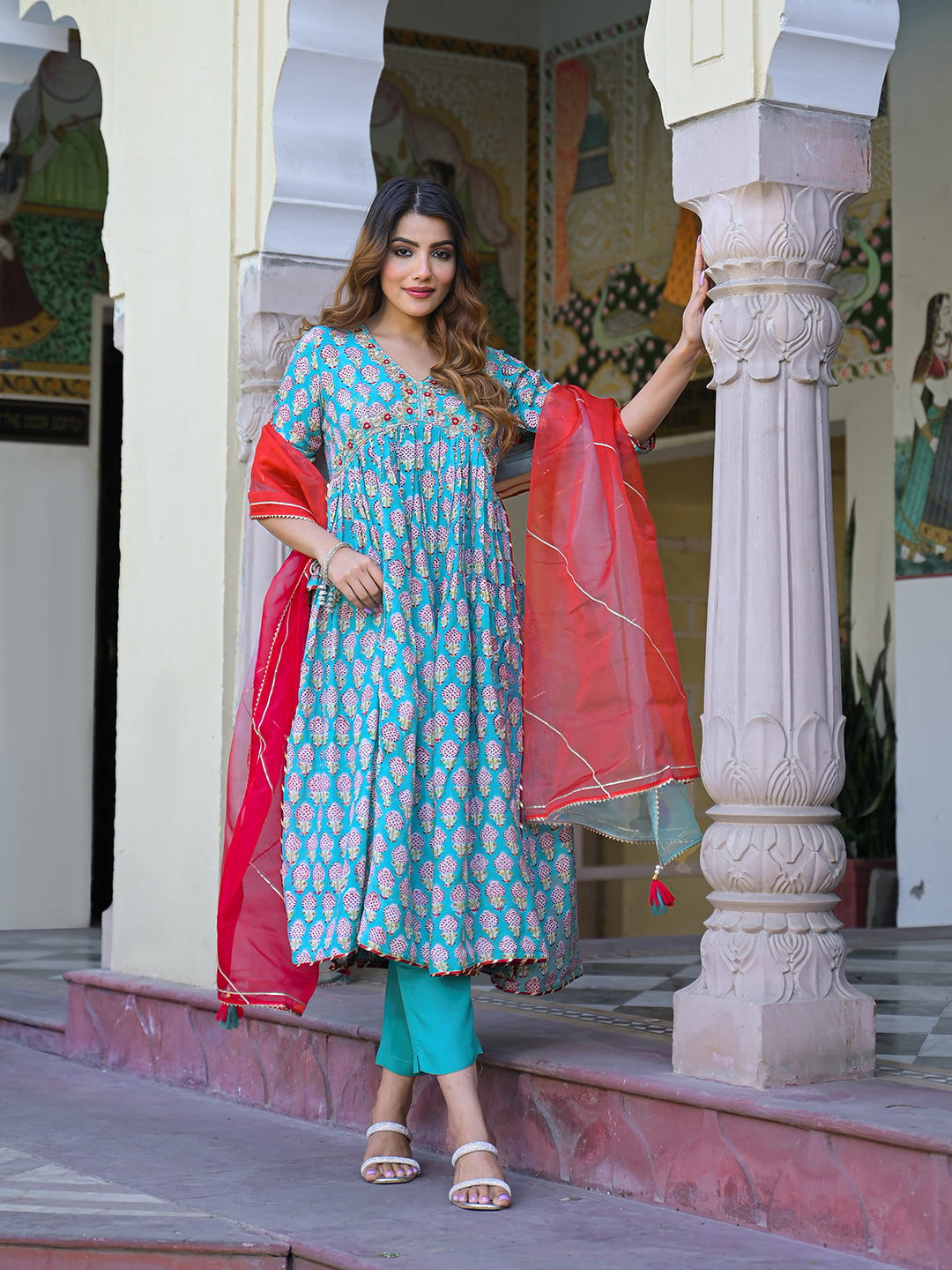 Turquoise blue Floral Muslin Printed Kurta Pand with Dupatta