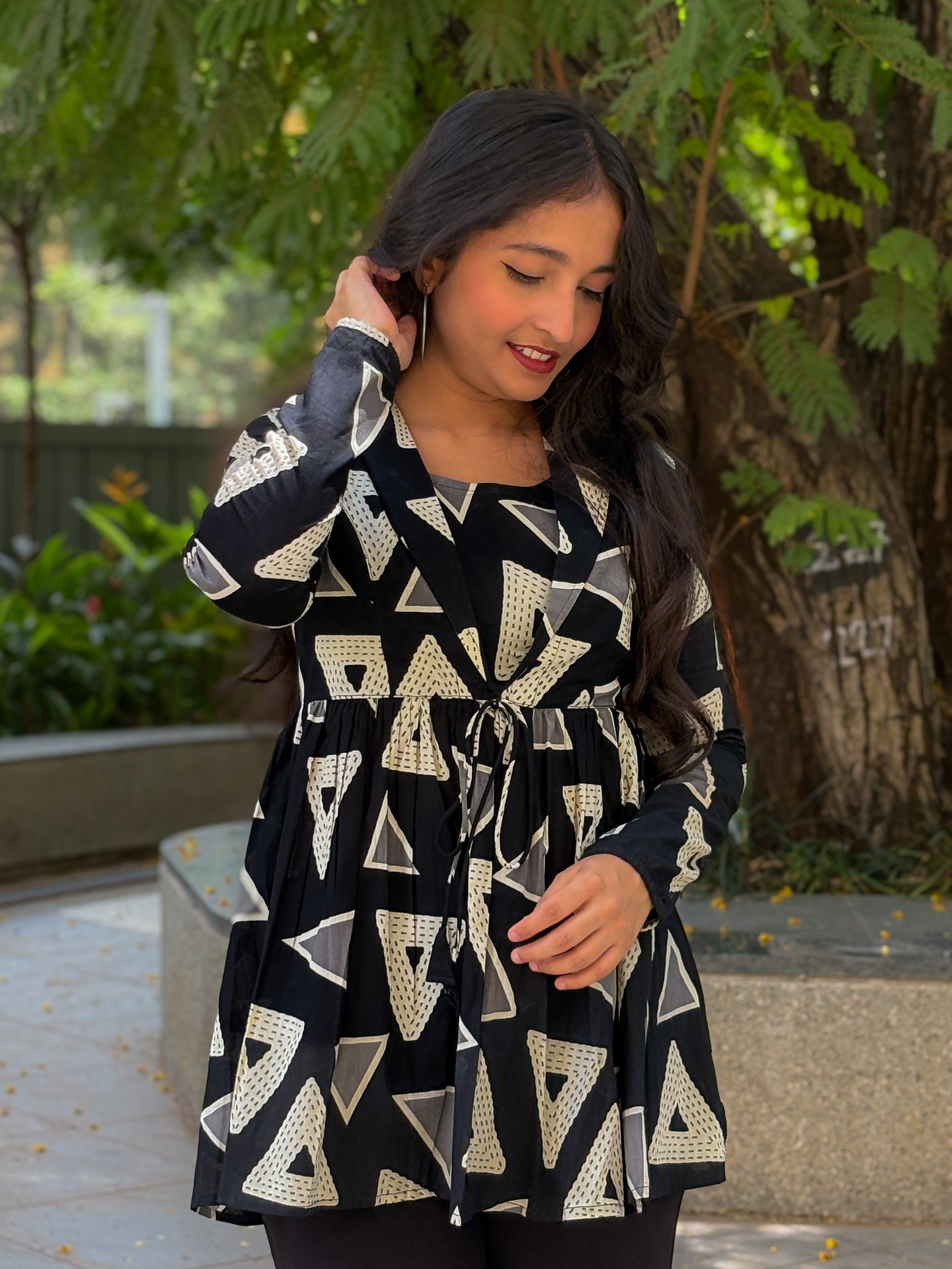Black Lepal Coller Peplum Top