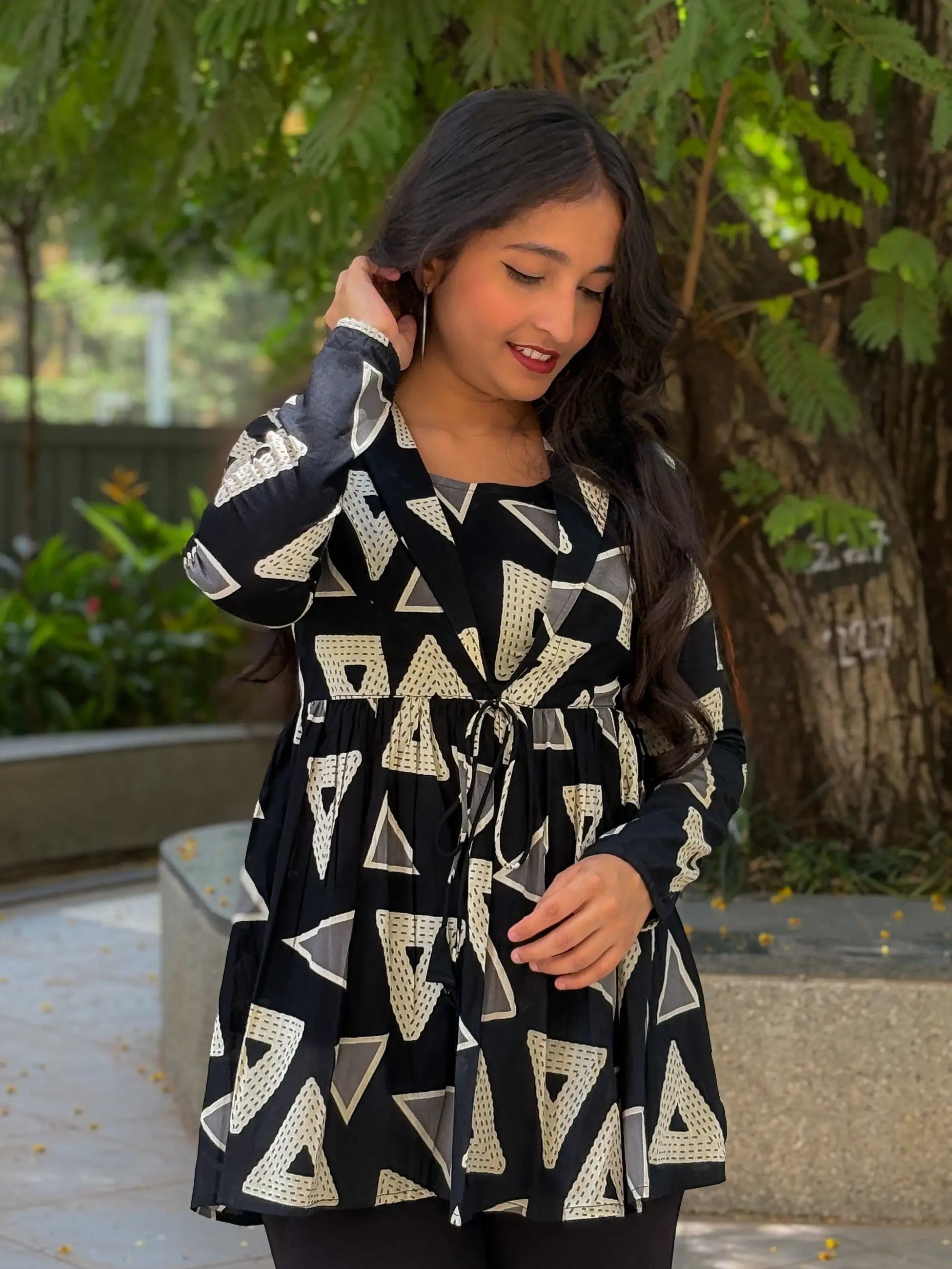 Black Lepal Coller Peplum Top