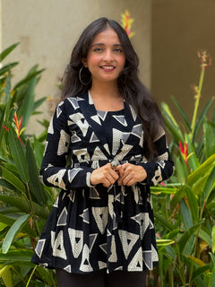 Black Lepal Coller Peplum Top