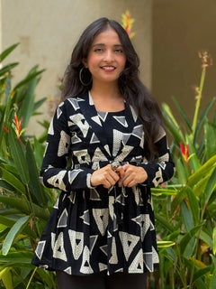 Black Lepal Coller Peplum Top