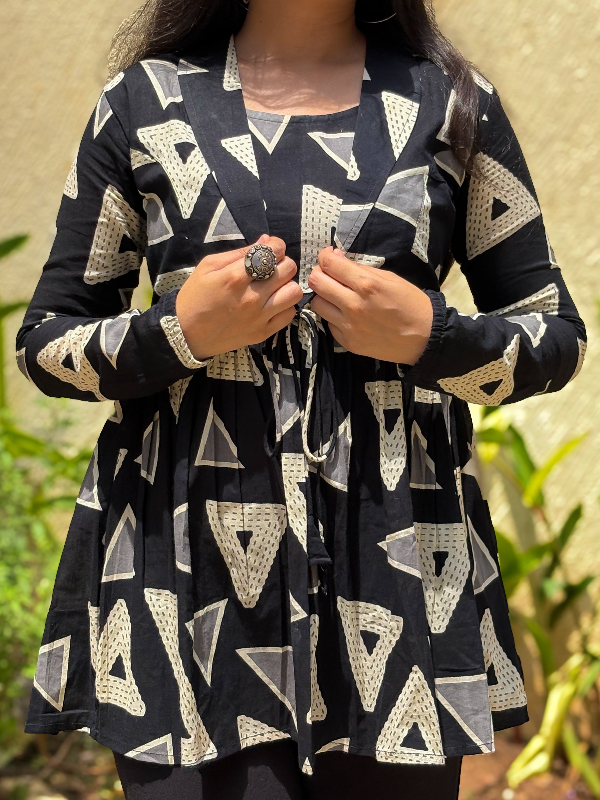Black Lepal Coller Peplum Top