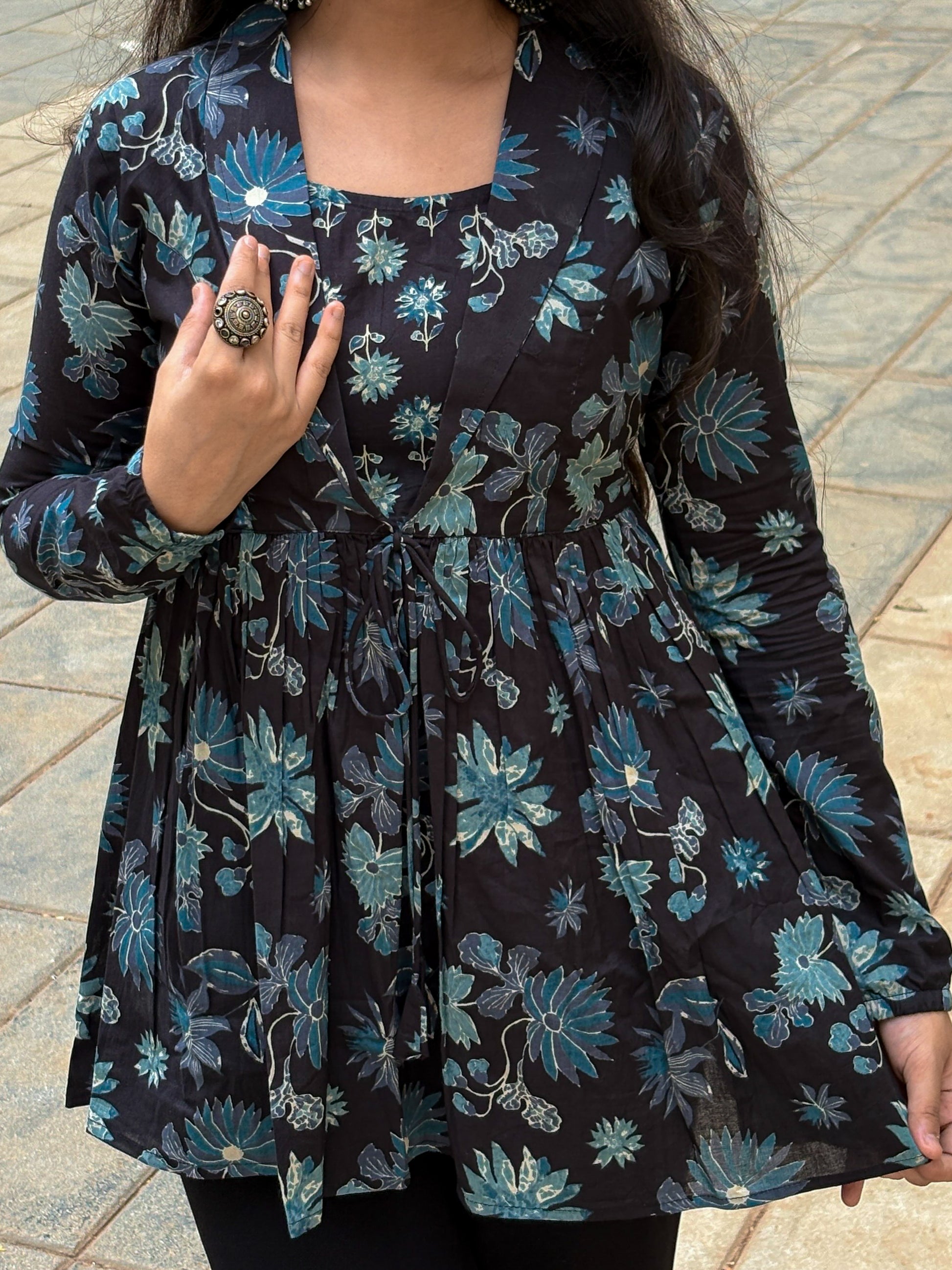 Black Lepal Coller Peplum Top