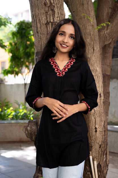 Pataka Embroidered Neckline Kurta – Black