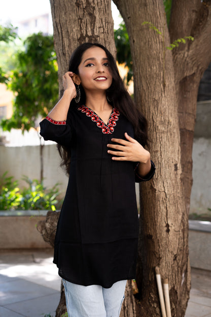 Pataka Embroidered Neckline Kurta – Black