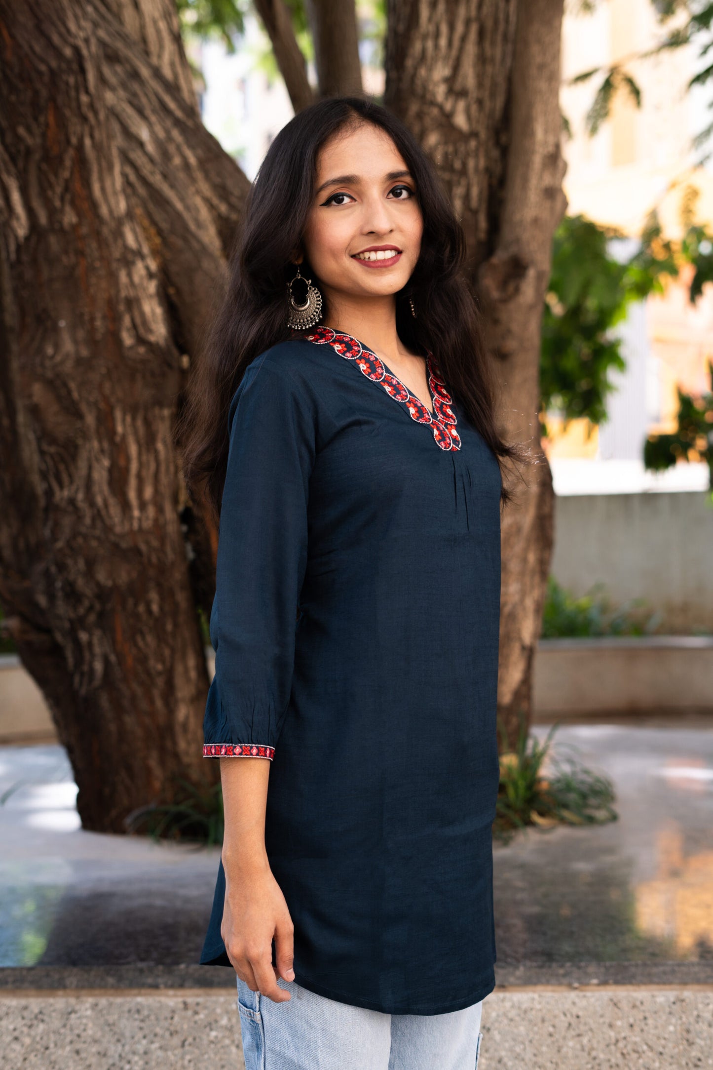 Pataka Embroidered Neckline Kurta – Blue