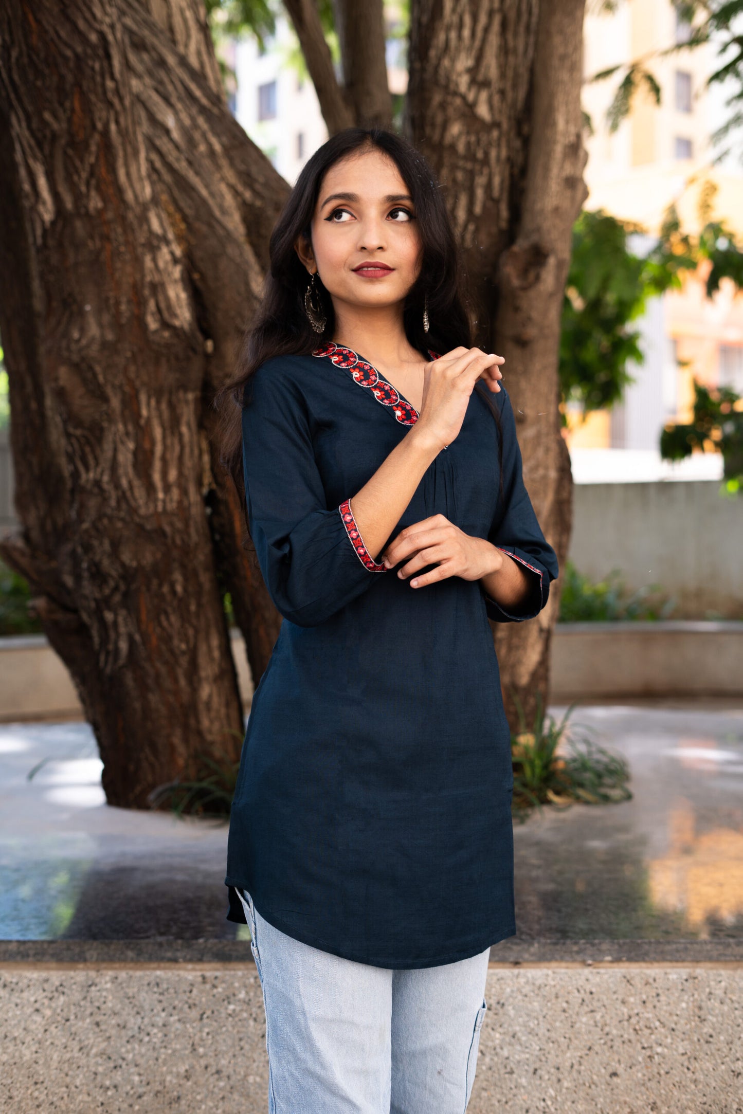 Pataka Embroidered Neckline Kurta – Blue