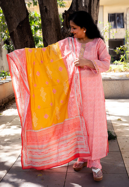 Pink Printed Bandhani Kurta Set With Dupatta