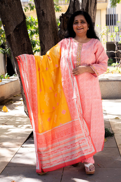 Pink Printed Bandhani Kurta Set With Dupatta