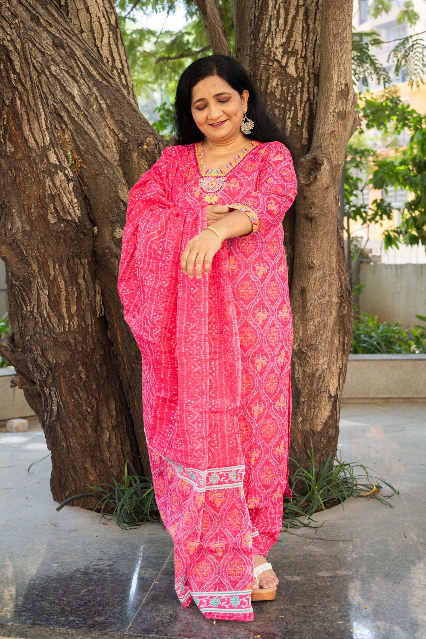 Hibiscus Dreams Bandhani Straight Kurta Set With Dupatta