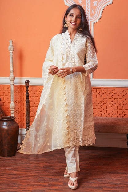 Pearl Elegance Kurta Set With Dupatta