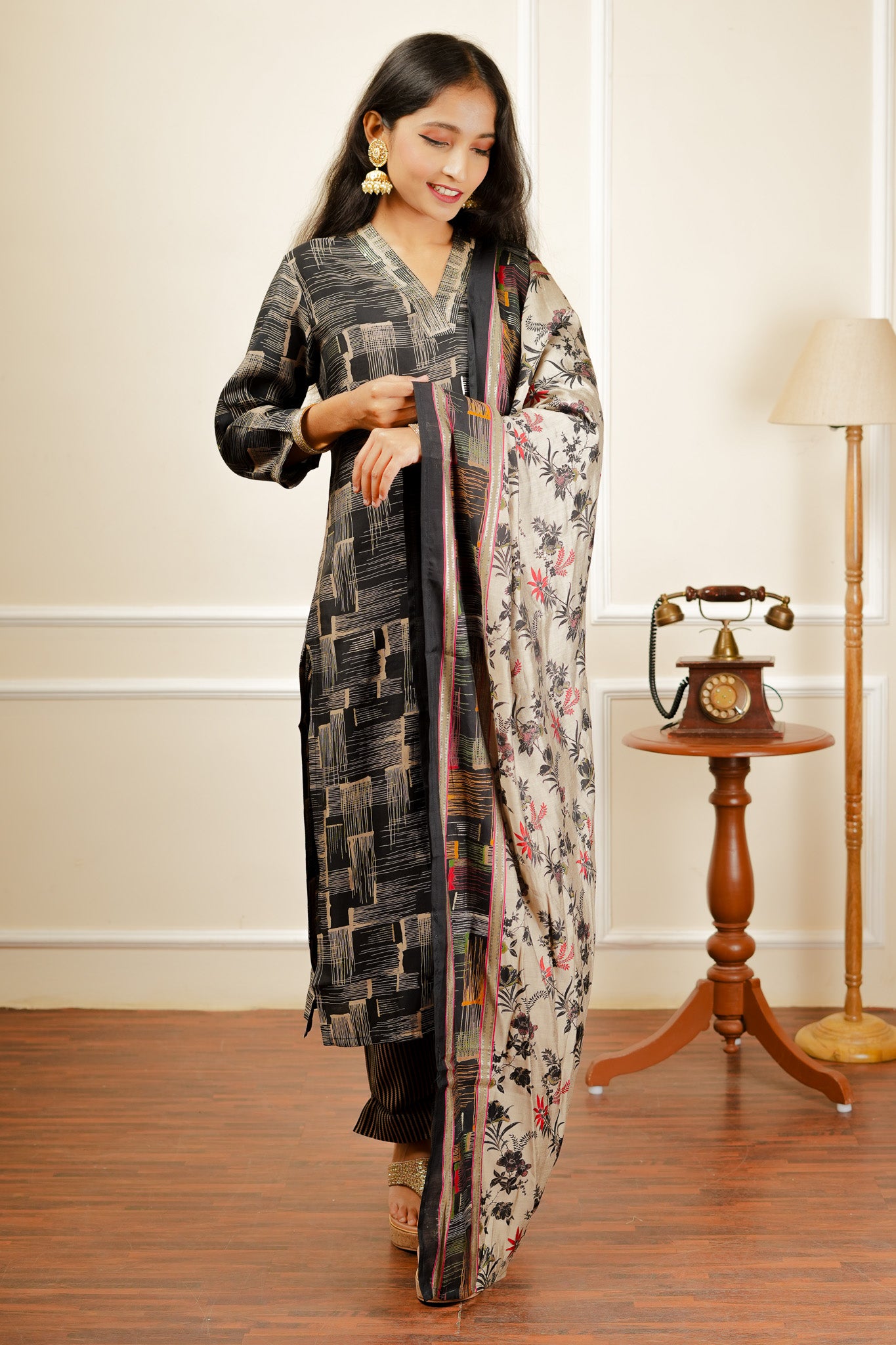 Nargis Royale Kurta Set With Dupatta - Black