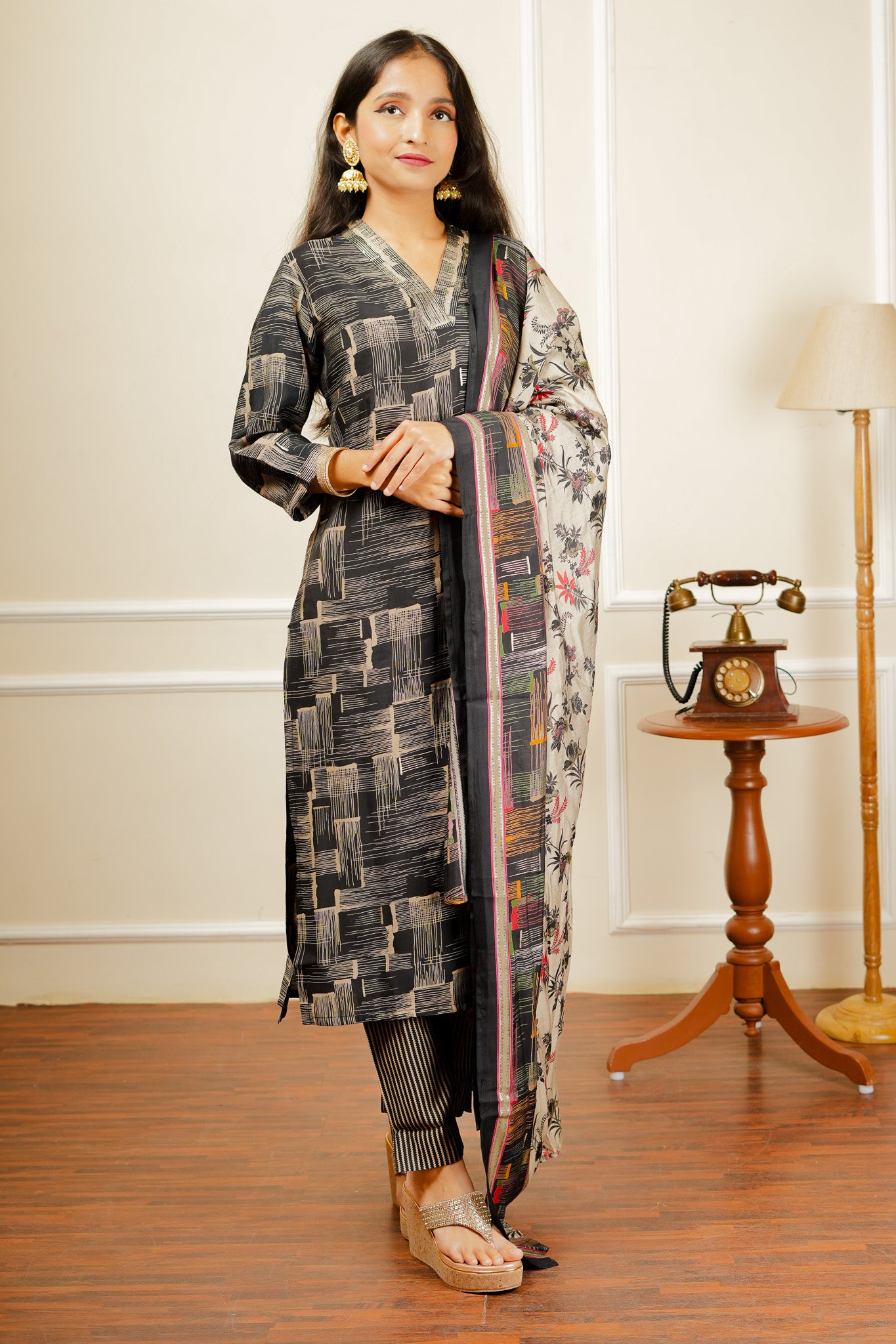 Nargis Royale Kurta Set With Dupatta - Black