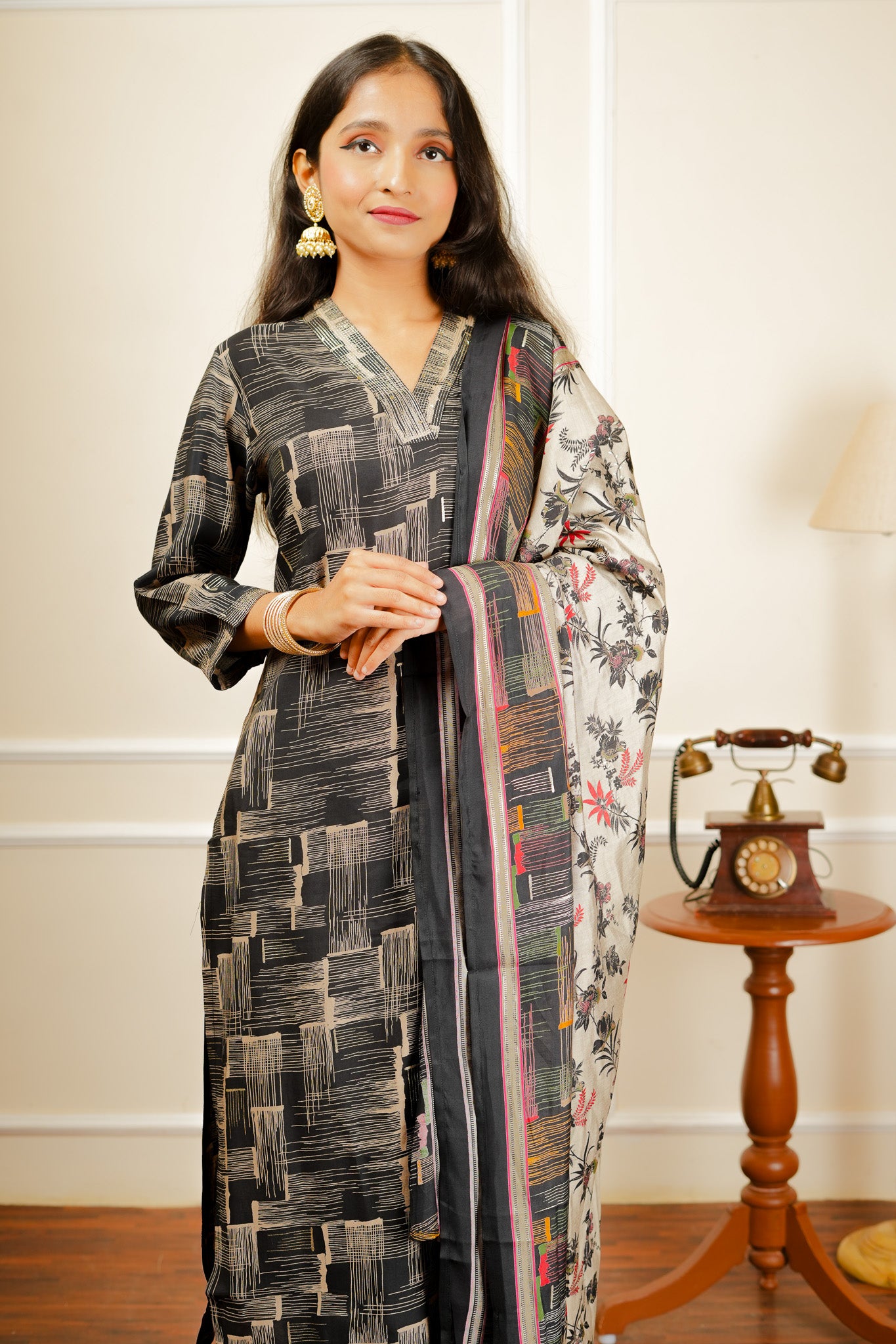 Nargis Royale Kurta Set With Dupatta - Black