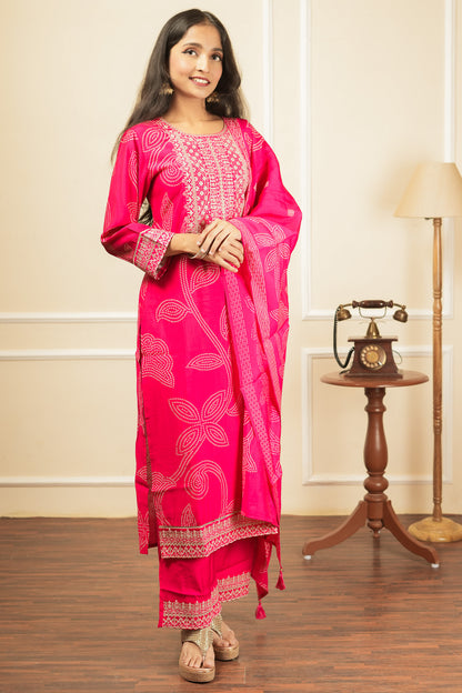 Rani's Pink Bandhej Kurta Set With Dupatta