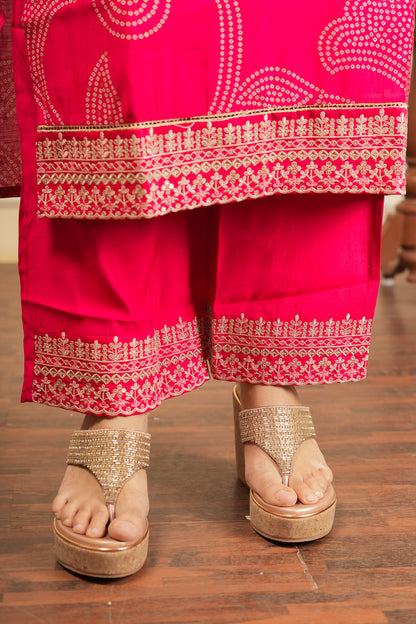 Rani's Pink Bandhej Kurta Set With Dupatta