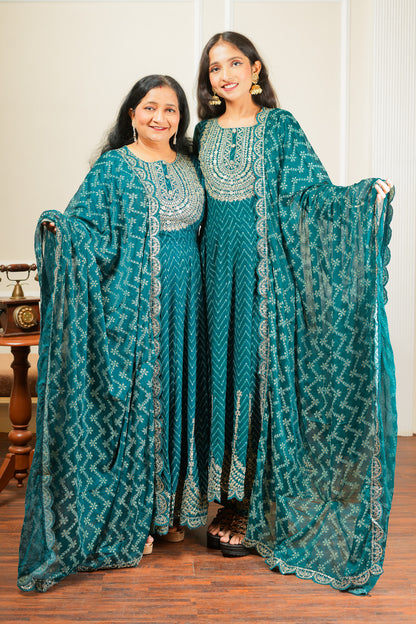 Morni Leheriya Kurta Set With Dupatta