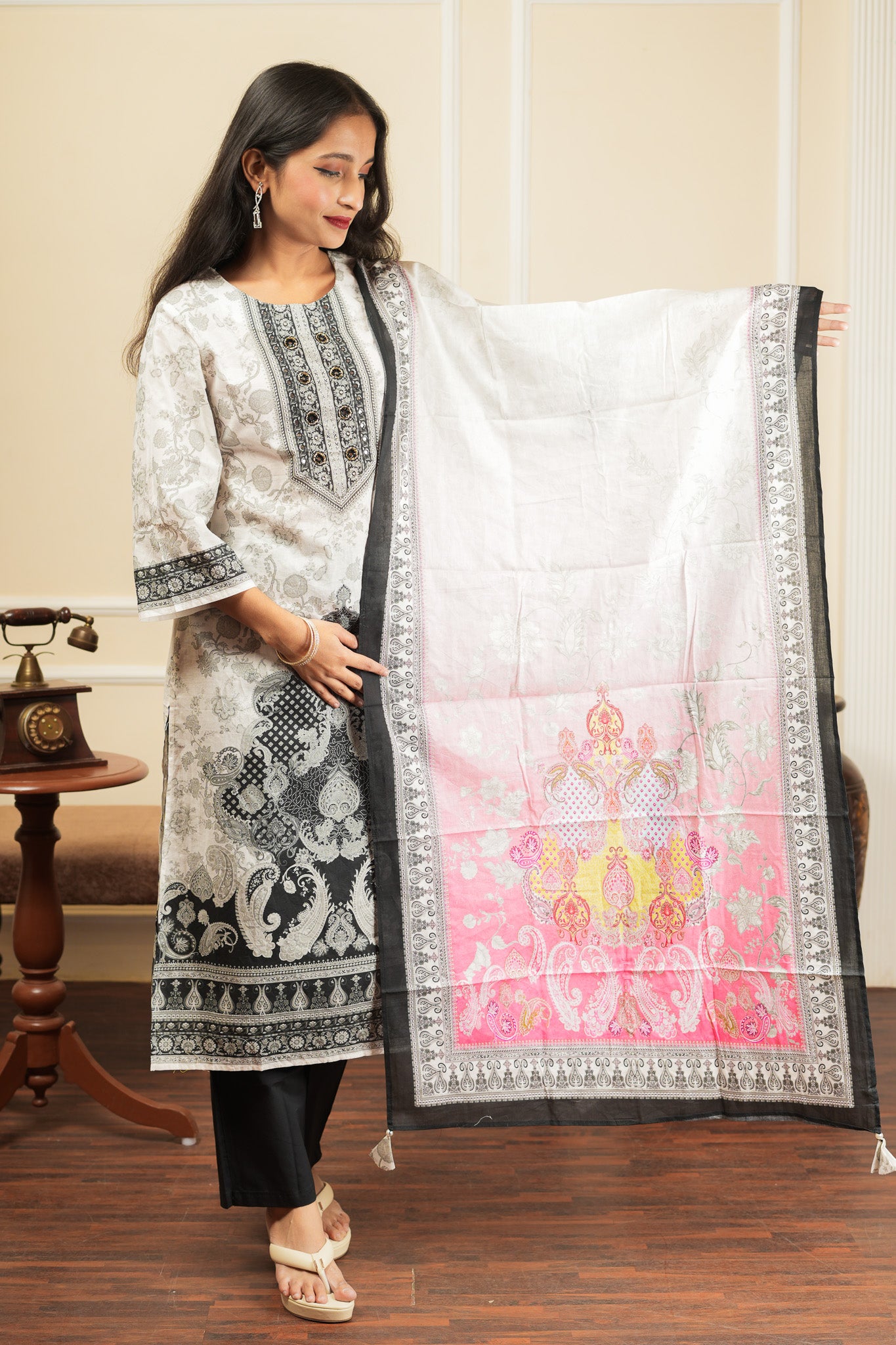 Suhani Suit Kurta Set With Dupatta