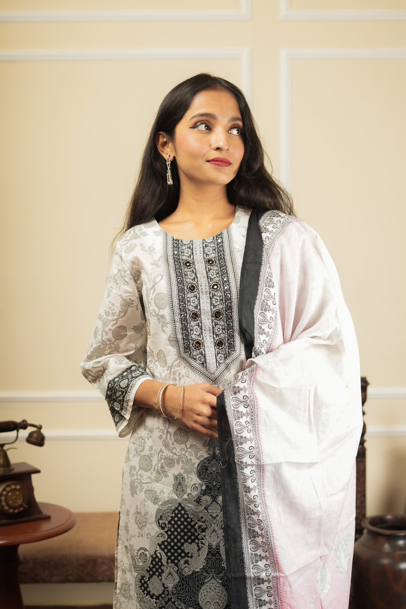 Suhani Suit Kurta Set With Dupatta