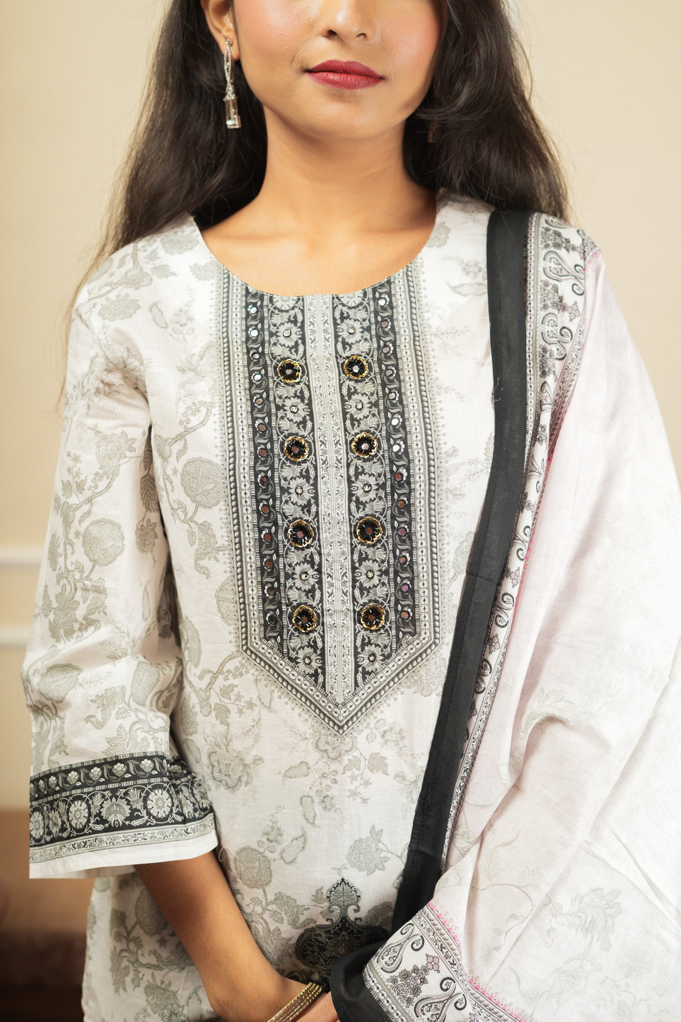 Suhani Suit Kurta Set With Dupatta